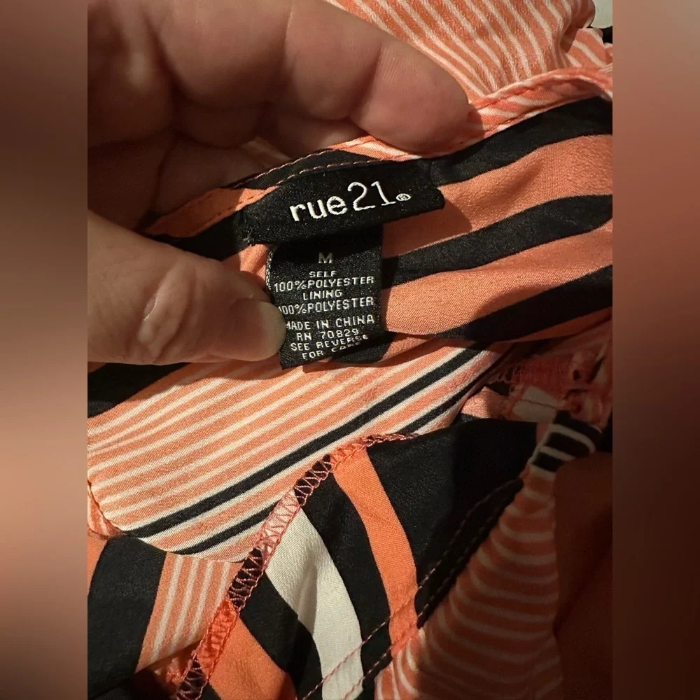 Rue 21 Girls Sleeveless Pink, Black, White stripe  Dress size Medium Pockets